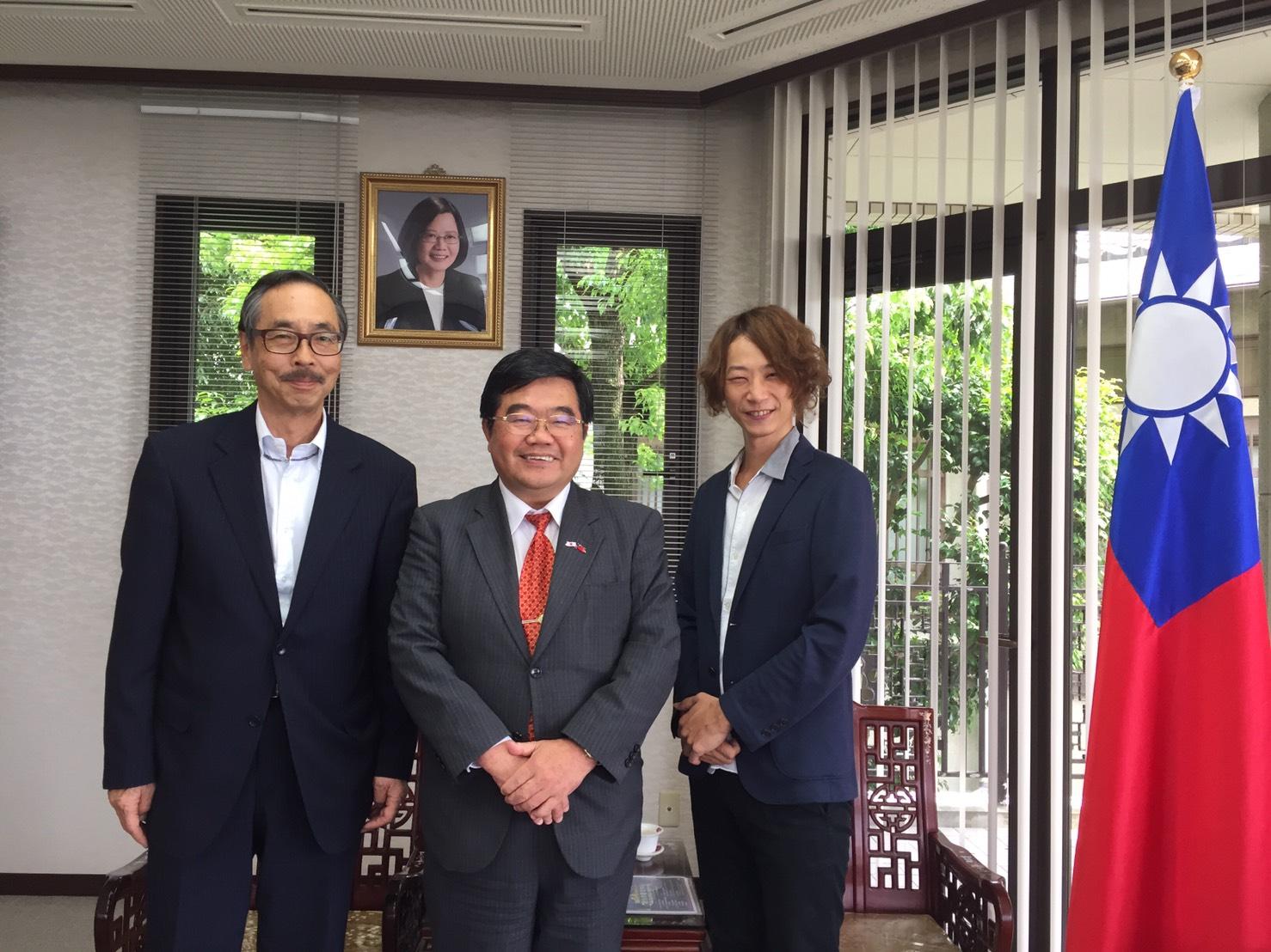 FM福岡佐々木克社長(左)、里地帰様(右)