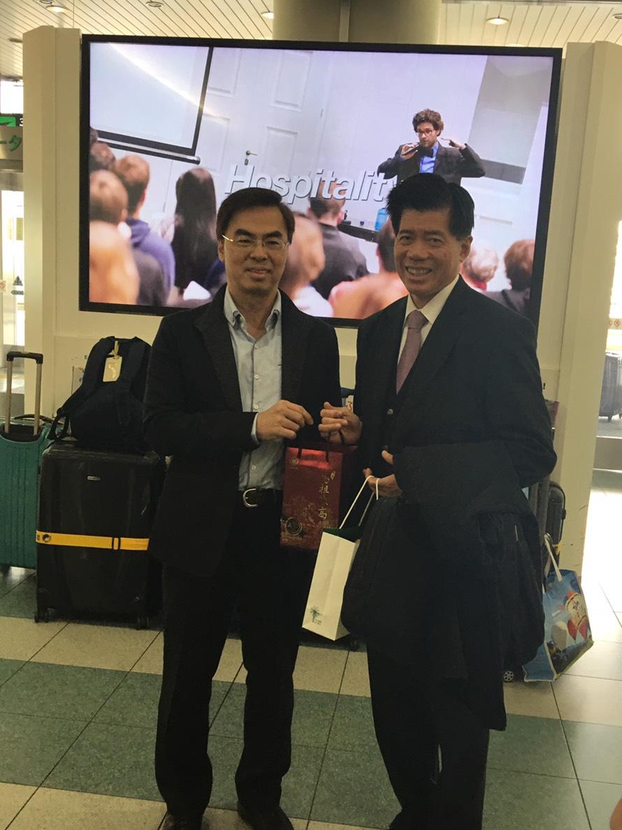 国家発展委員会国土区域離島発展處呂登元副處長（左）