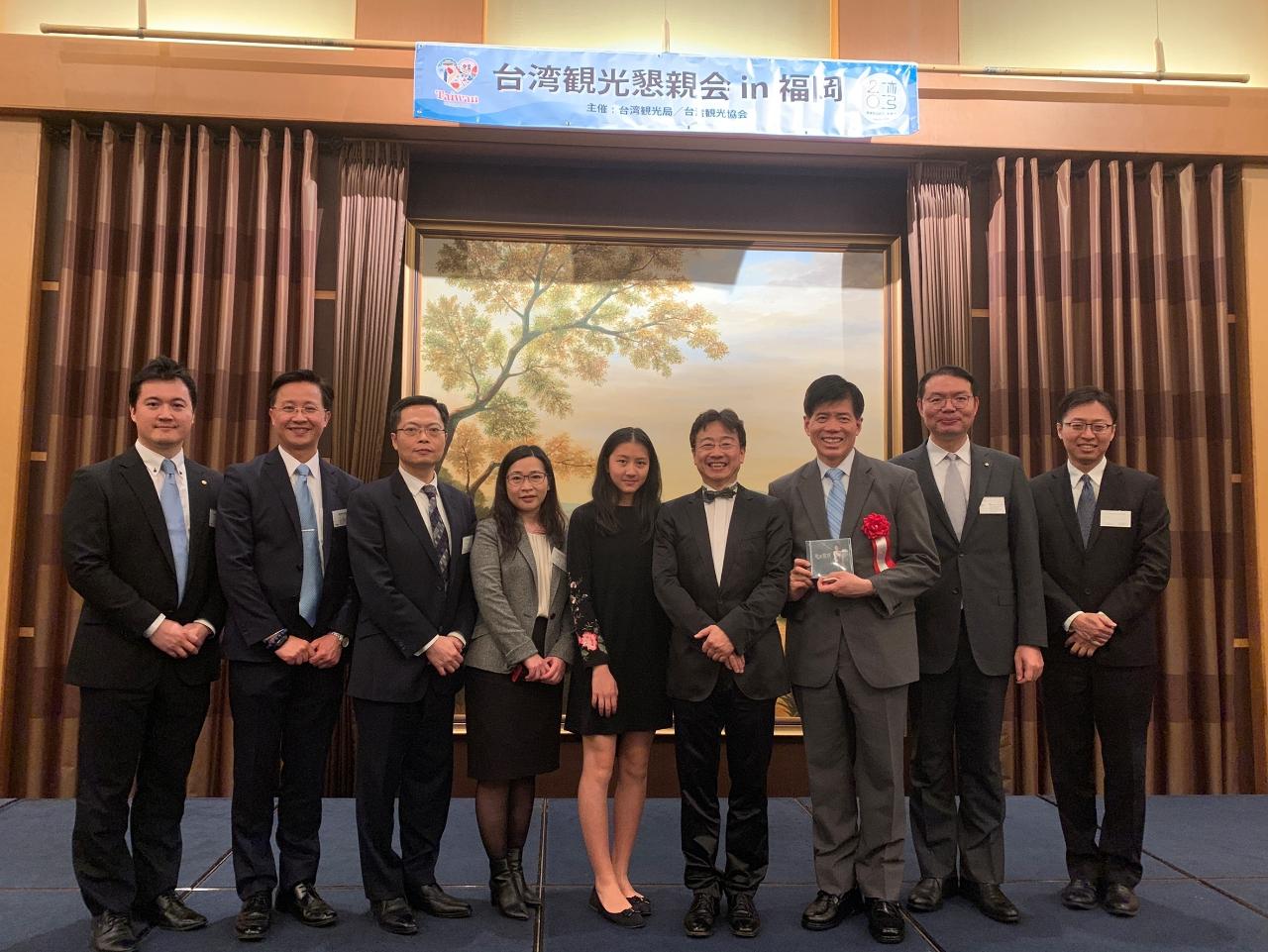 弦外之音楽団-チェリスト張正傑(右四)