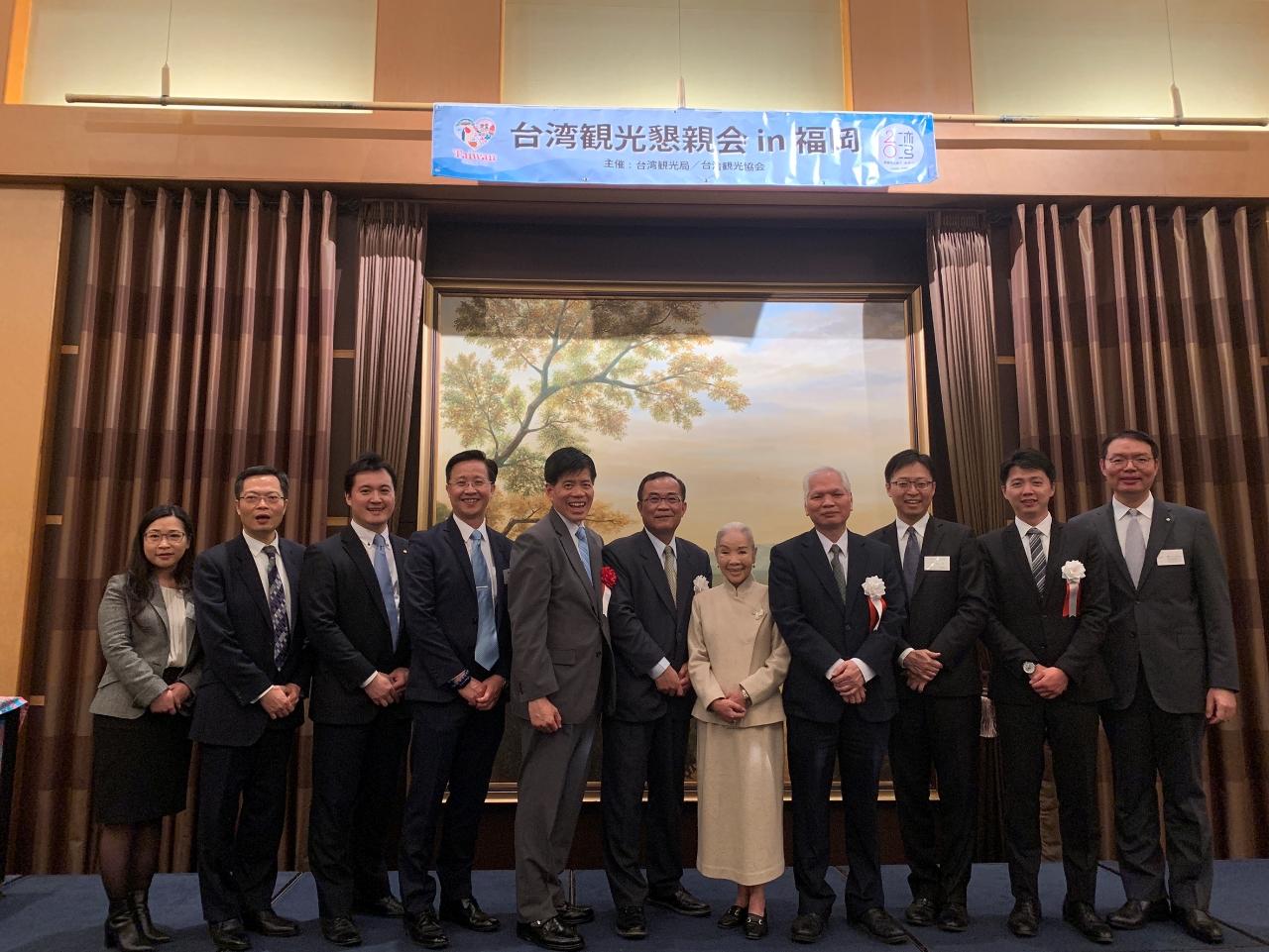 歌仔戲國寶廖瓊枝(右五)