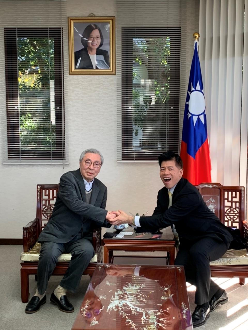 平和楼趙福来社長（左）