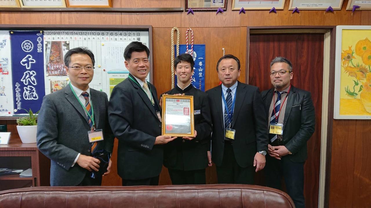 原昌史教頭（右）