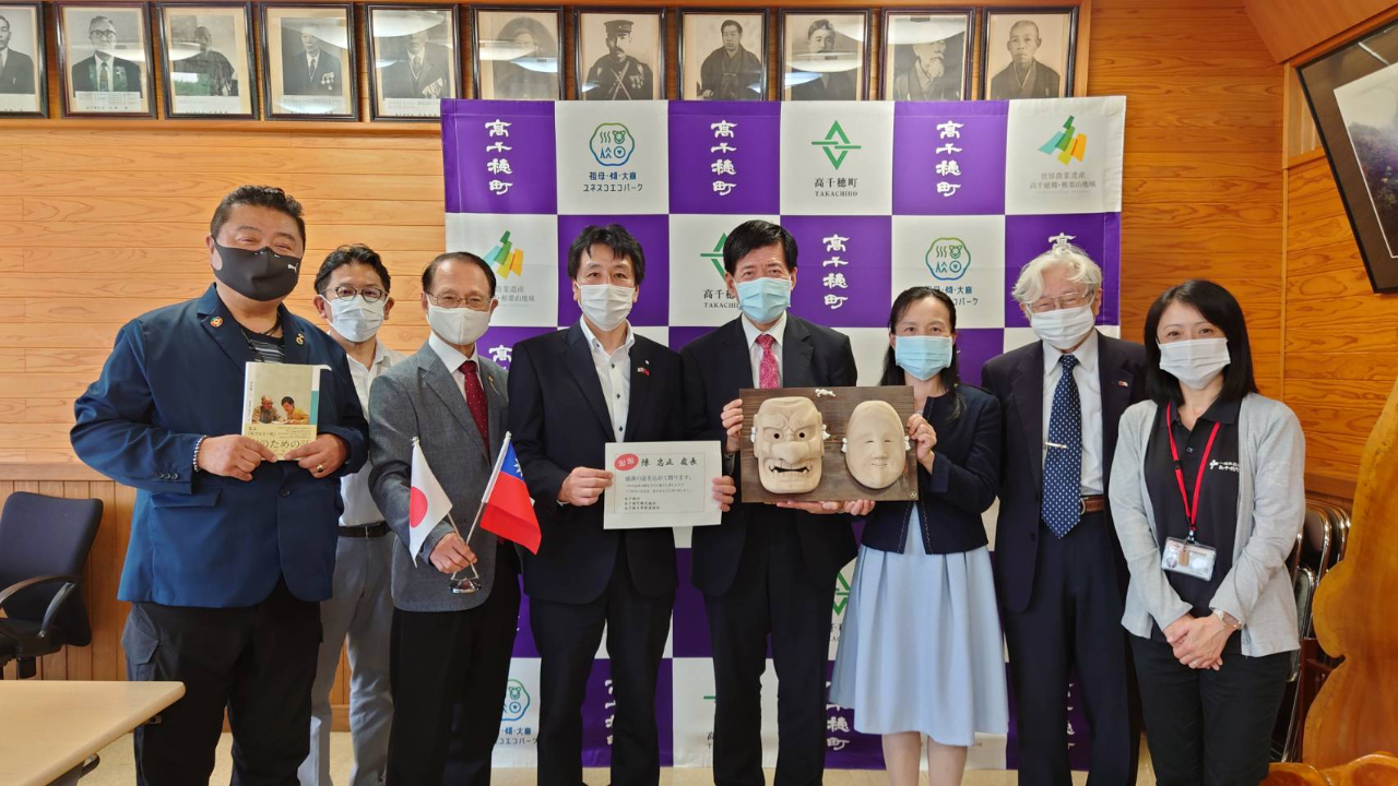 20210821 陳総領事夫婦が宮崎県高千穂町甲斐宗之町長、「高千穂日華親善協会」高橋真二会長、佐藤副会長、佐藤副会長を表敬訪問