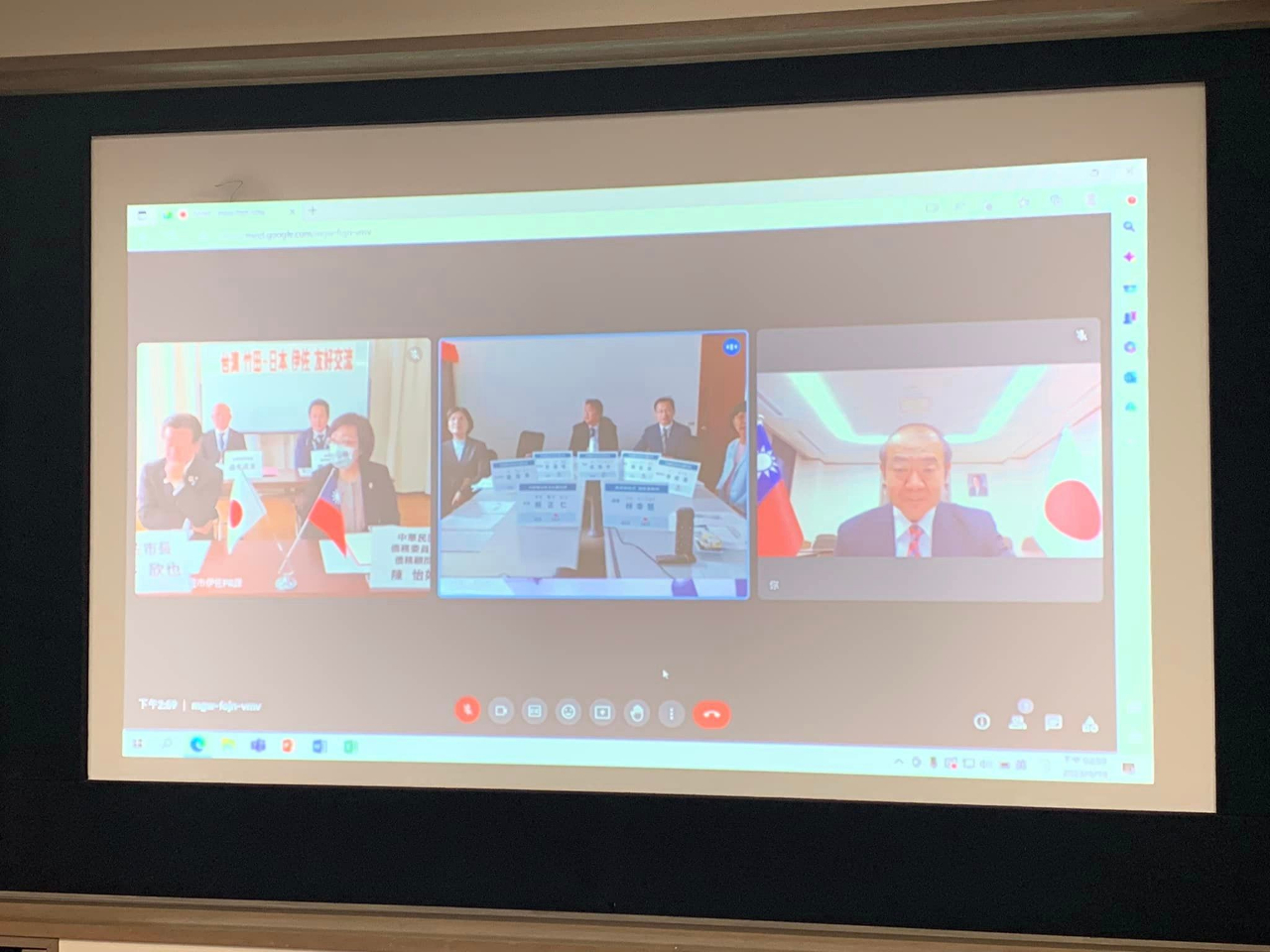 処長陳銘俊は4月18日竹田鄉長吳振中と伊佐市長橋本欣也のテレビ会議に参加。