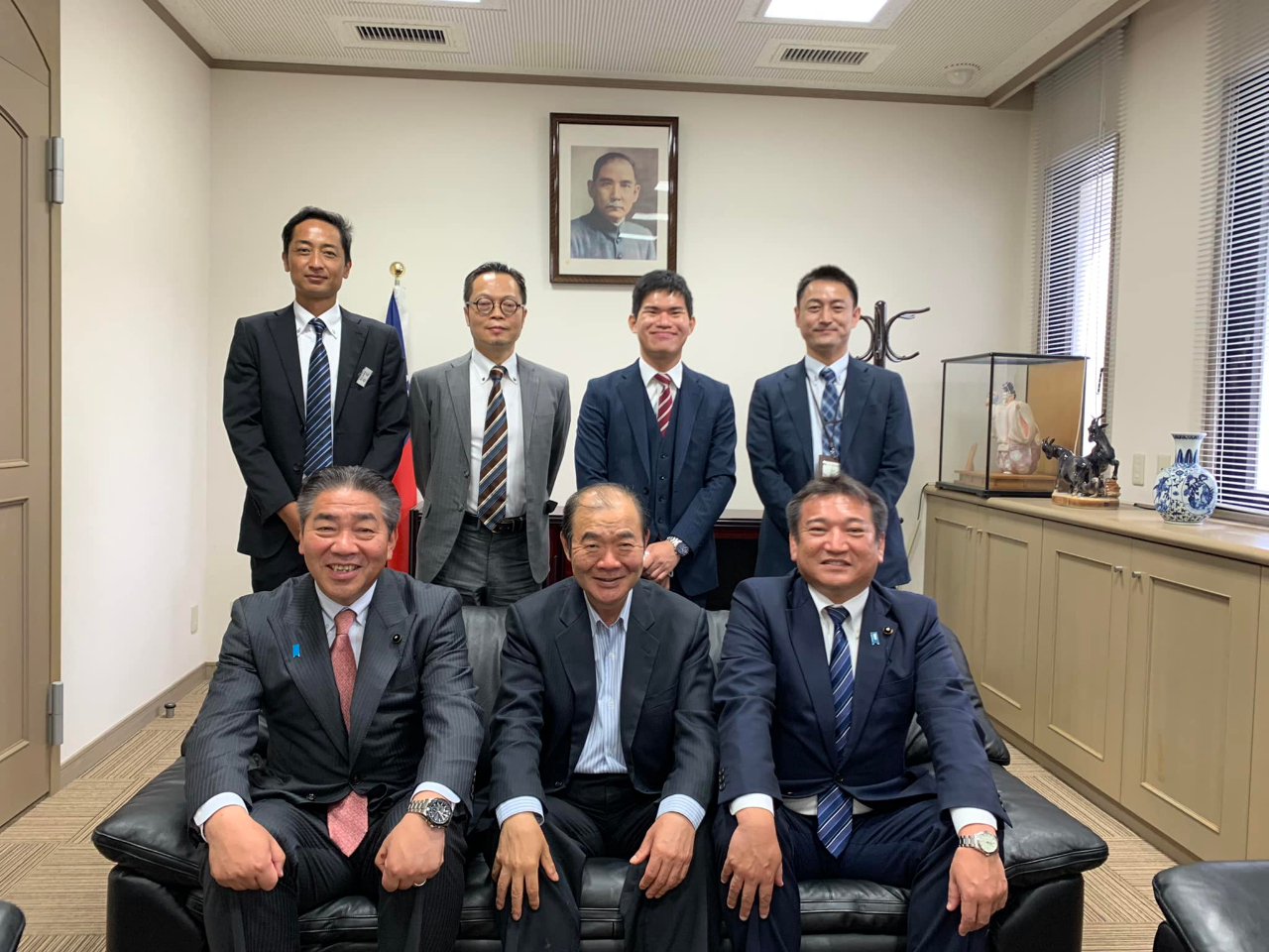 熊本県新着議長渕上陽一と副議長內野幸喜は6月27日本処を表敬訪問し、台熊の交流について意見交換。