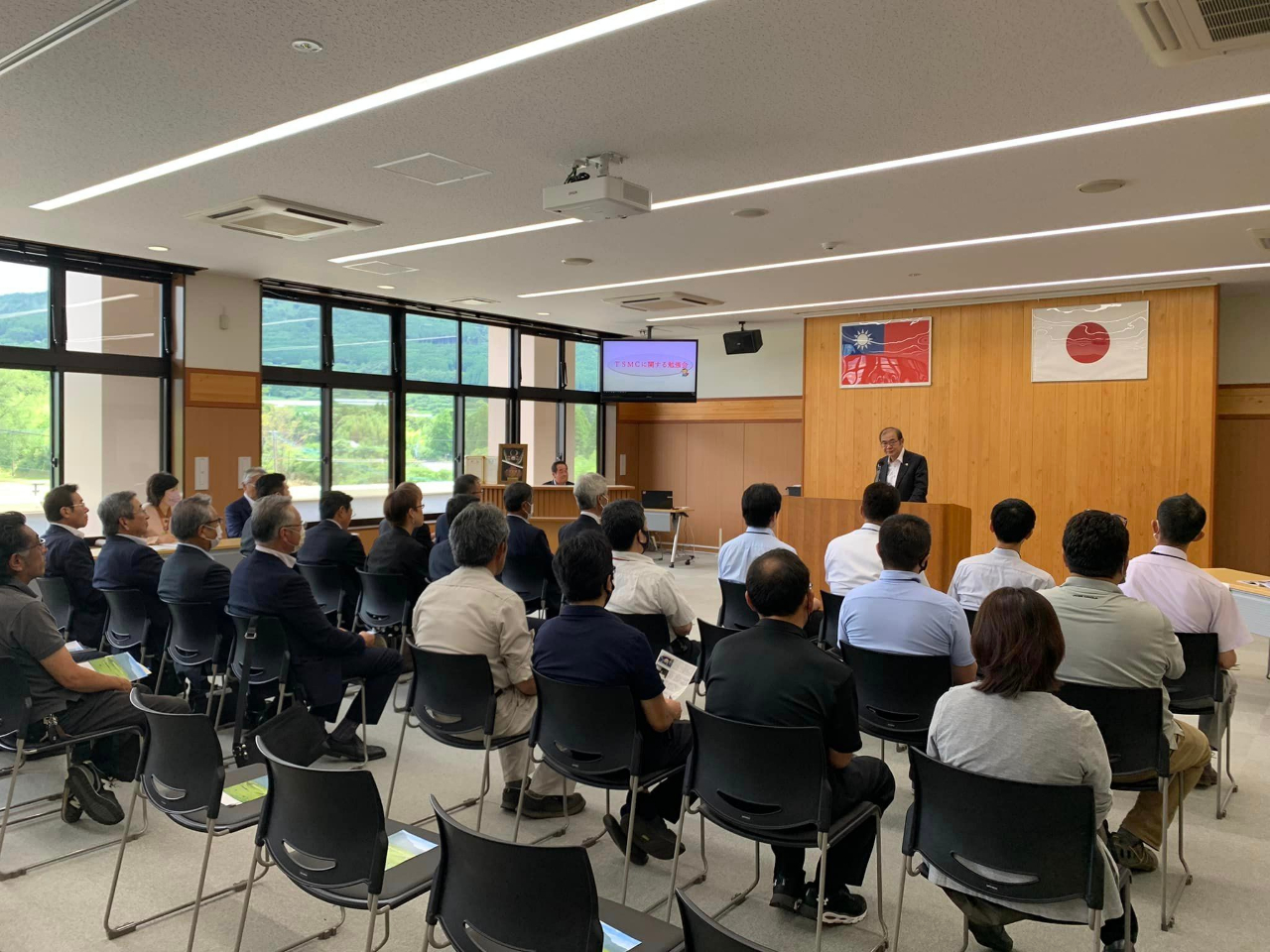 陳銘俊処長は7月19日坂本哲志衆議院議員が主催した南阿蘇村勉強会に参加。TSMCの発展と展望ついて意見交換。