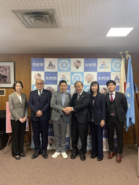 陳銘俊処長夫婦は5月21日大村市長 園田裕史、遠藤雅己教育長と光山ちえ