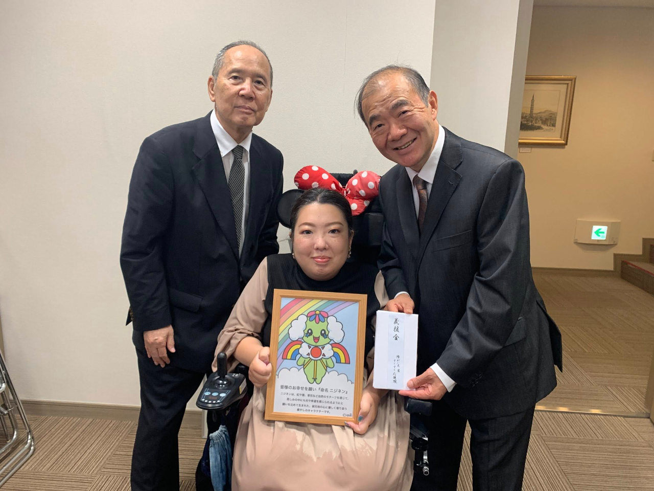 障がい児•者すくすく応援隊阿部修代表と絵画作者 児玉結以様は6月16日 