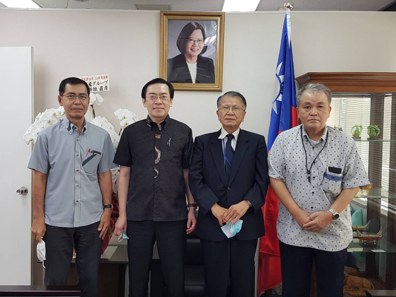 2020 11 02沖縄県医師会安里哲好会長 右2 が同会幹部と共に当処を訪問し 范振國処長 Naha Branch Taipei Economic And Cultural Representative Office In Japan 台北駐日経済文化代表處 那霸分處
