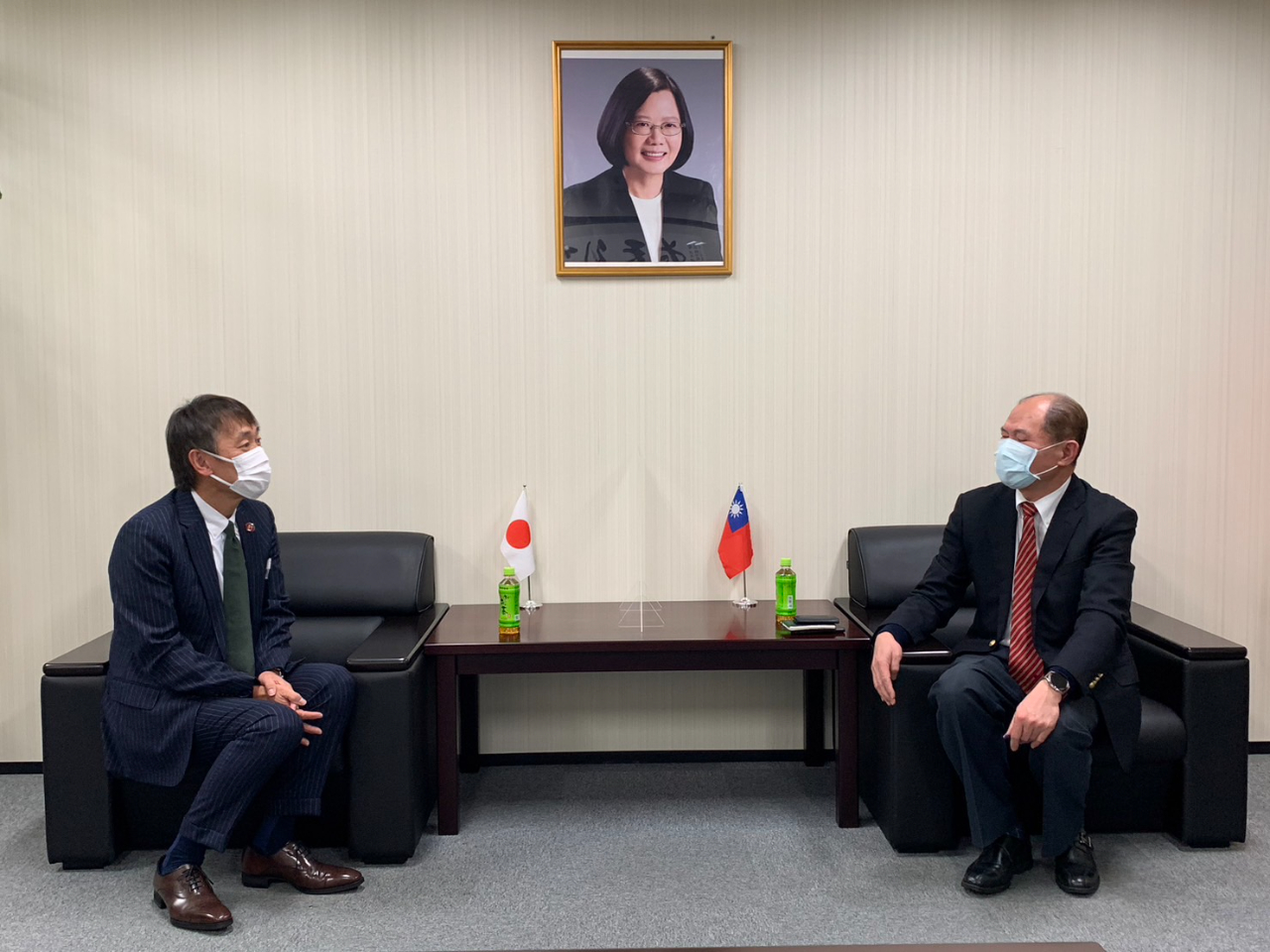 2022年12月22日粘処長、札幌市経済観光局観光・MICE担当局長青山智則局長との意見交換 台北駐日経済文化代表処 札幌分処