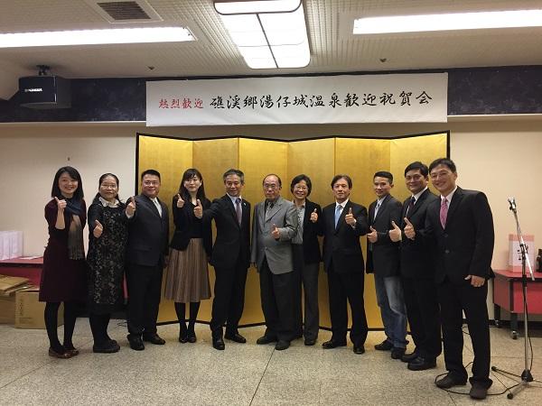  4.陳總領事訓養(右四)