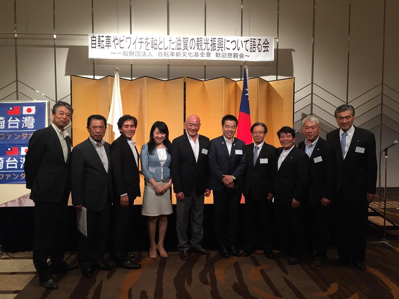 3.陳總領事訓養(右四)三日月大造知事(右五)