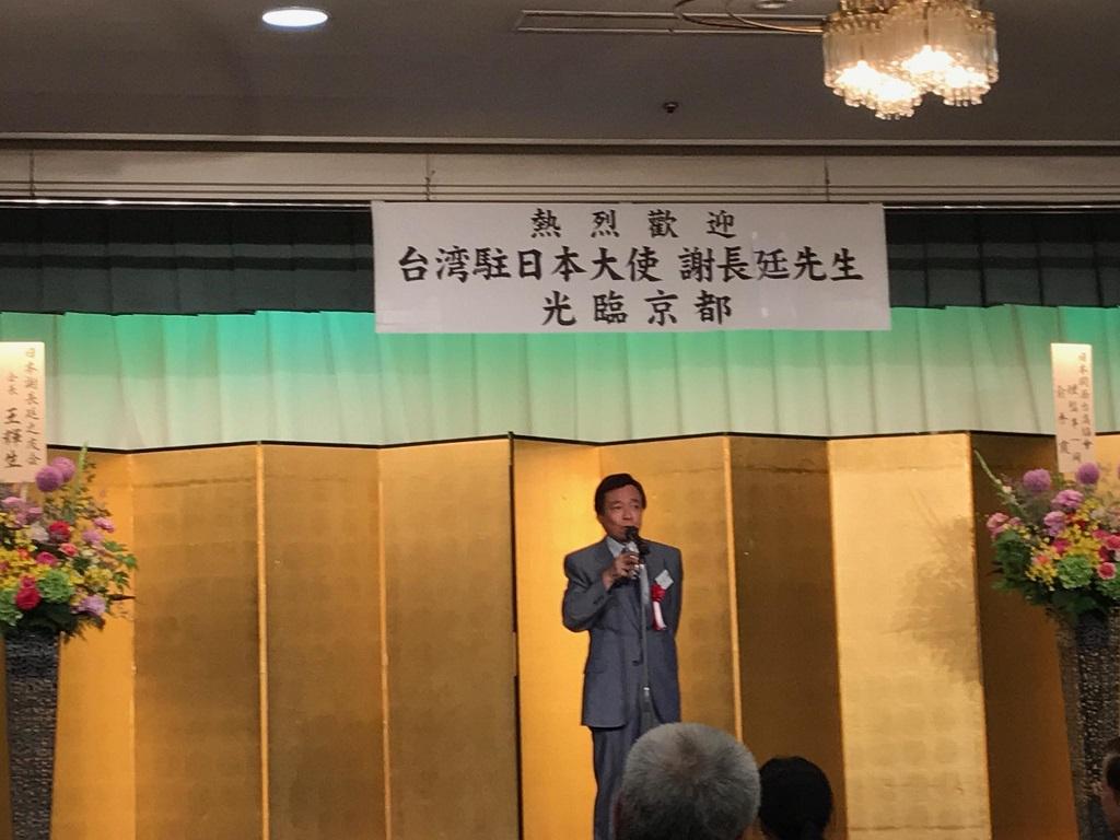 6.在日台僑李登輝之友會王輝生會長領導乾杯