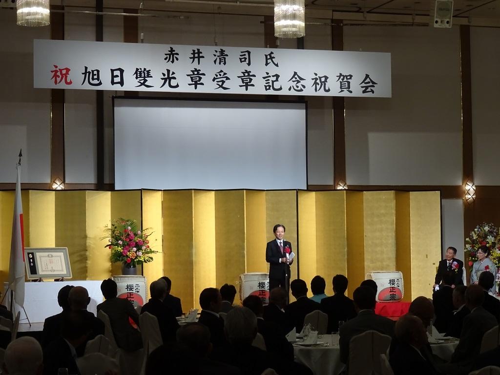 陳處長致詞（台上右側為赤井夫婦）