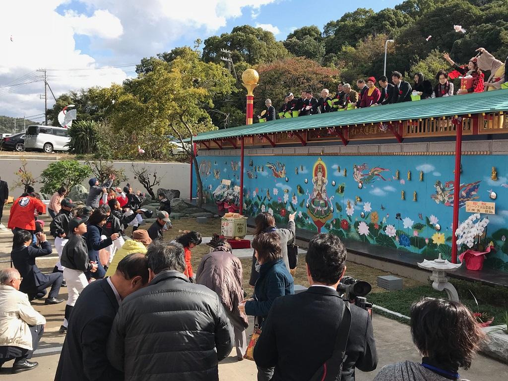 1.雷藏寺拋福餅活動