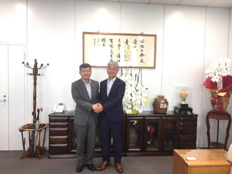 2. 蘇處長(左)、泥谷市長(右)