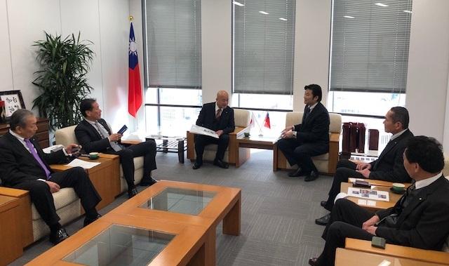 本處李處長與今西勉議長等議員會談