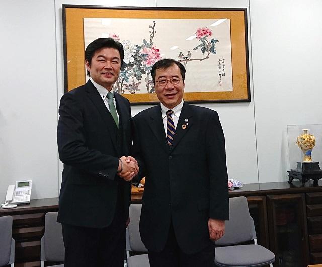 本處李處長（左）與西田區長（右）合影