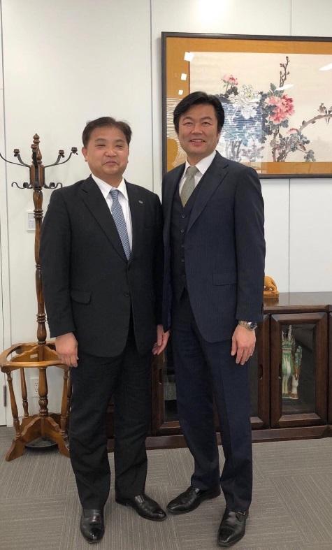本處李處長（右）與太田副市長（左）合影