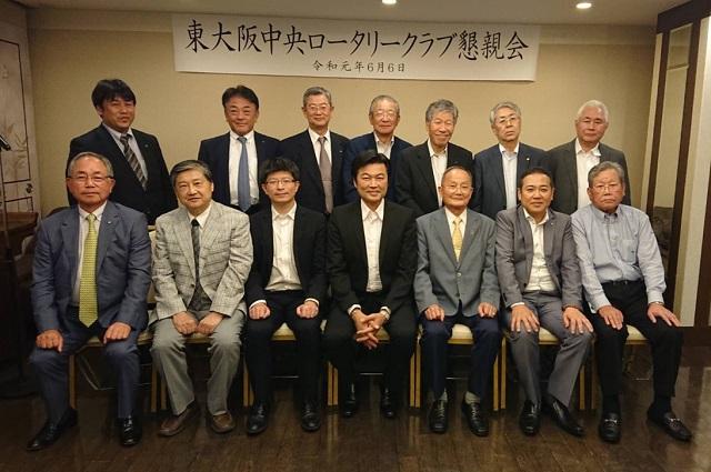 駐大阪辦事處李世丙處長(前排中)及與會幹部合照乙景