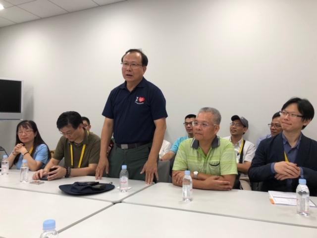 行政院人事行政總處蘇副人事長（站立者）致詞，內政部陳主任秘書（右二）在座