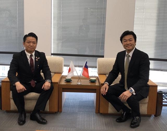 本處李處長（右）與永野市長（左）合影