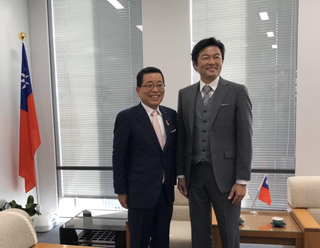 本處李處長（右）與國島市長（左）合影