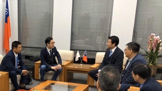 李處長與陳鄉長（左二）、李理事長（右二）等人座談