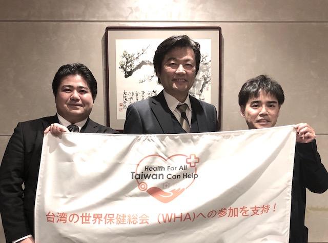 李處長（中）與上畠議員（左）及外海議員（右）合影