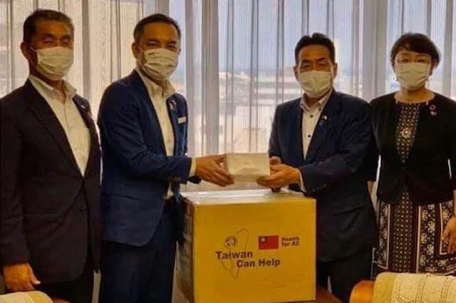 中森會長（右二）與鈴木知事（左二）等人合影