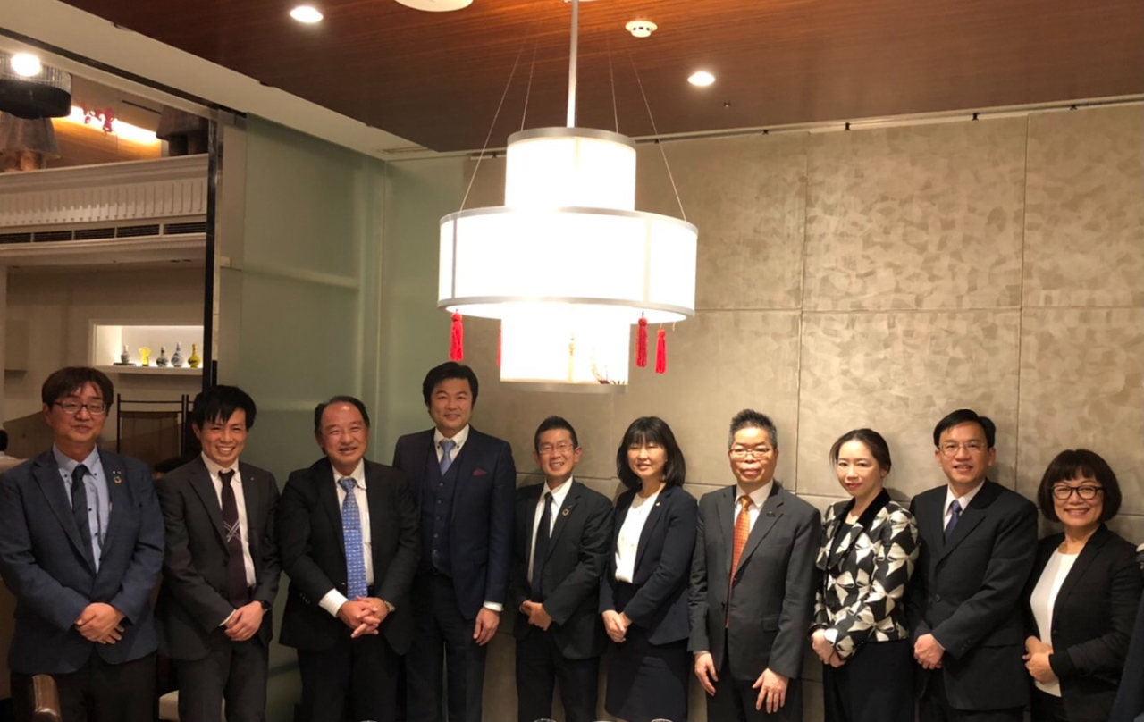 李世丙・駐大阪弁事処処長 中嶋中・三重県関西事務所所長らと座談 