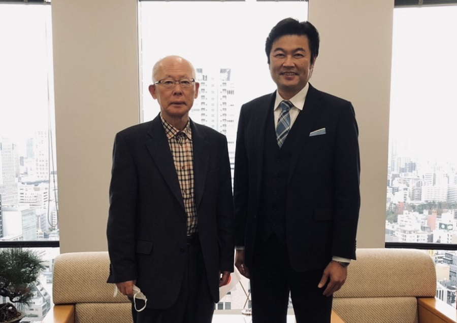 川上前議員(左)與李處長(右)