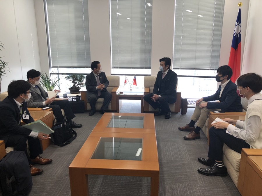 岡澤課長(左)、李處長(右)