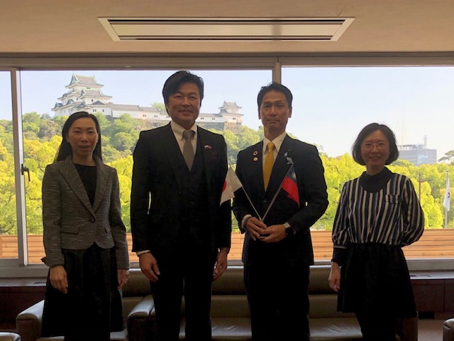 (由左至右)楊秘書、李處長、井上議長、李秘書