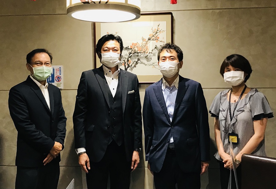 (左至右)張永賢副處長、李世丙處長、村上政俊教授、林育柔教育秘書