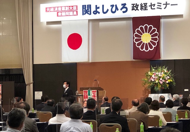 關眾議員介紹本處李世丙處長(立者)