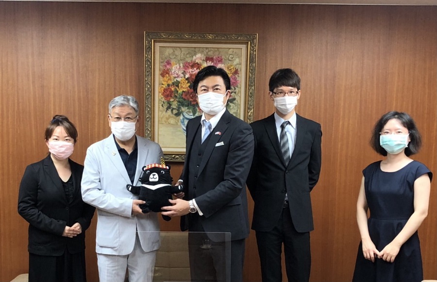 （左至右）洪資深國際交流員、藤繩會長、李處長、吳秘書、李秘書