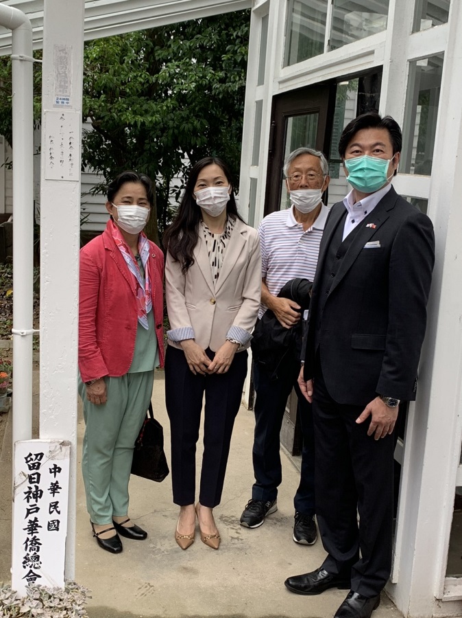 右起：李世丙處長、陸超會長，王淑麗副會長及楊慧萍秘書