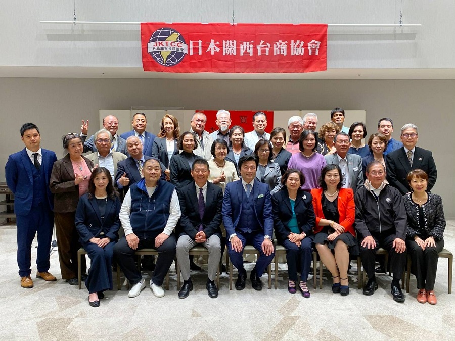 李處長(左4)與楊立寧會長(左3)等與會貴賓合影