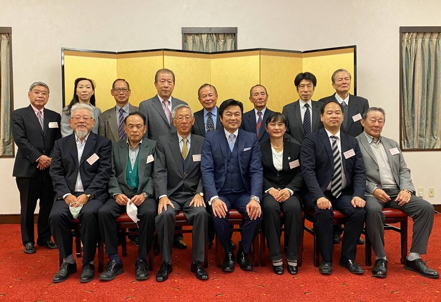 李處長(左4)與陸會長(左3)等與會幹部合影