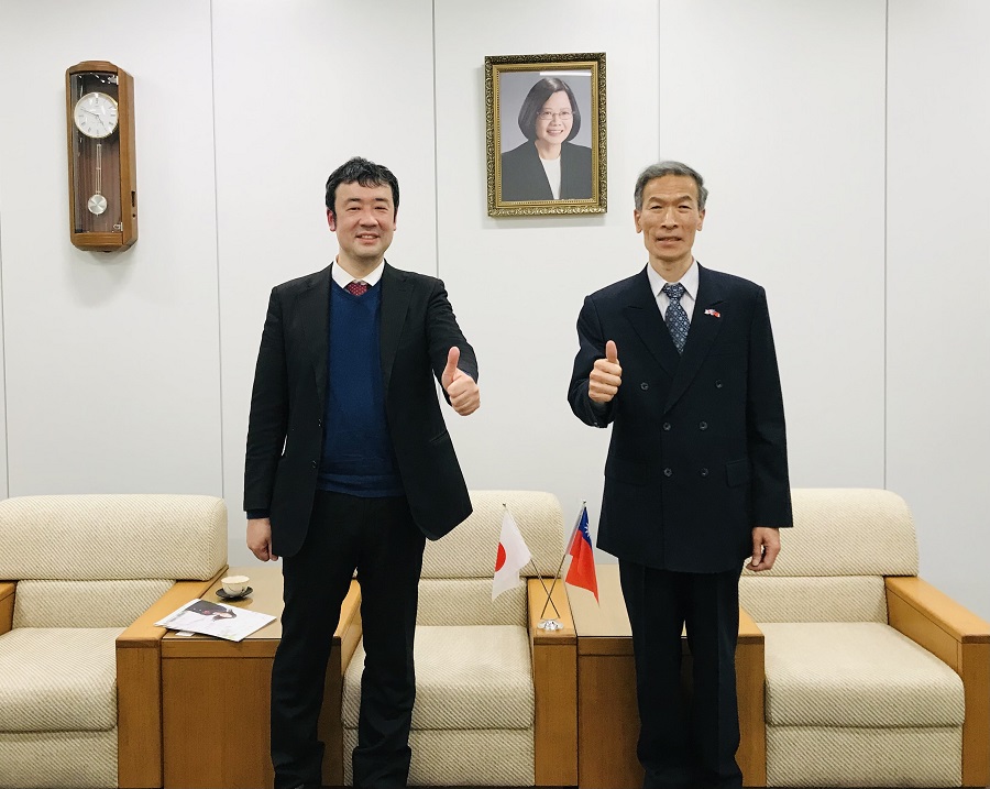 20211130_松田和也副校長(左)與本處向明德處長合影