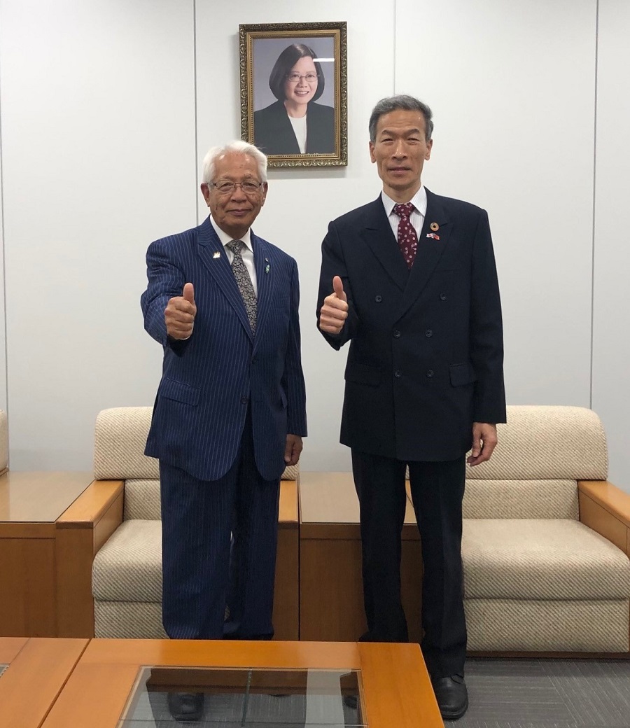 向處長（右）與永野前會長（左）