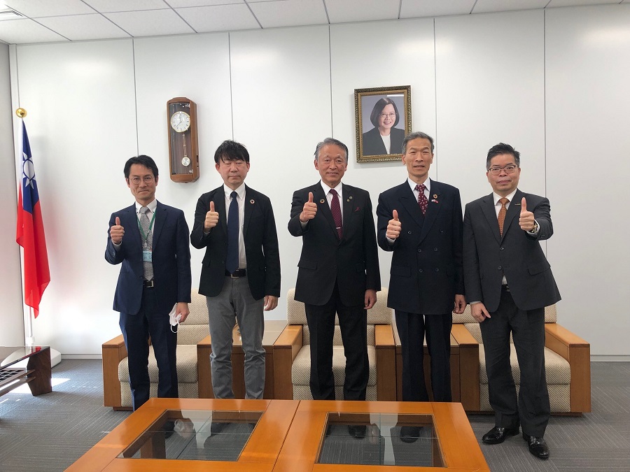 （左至右）石川課長、松下部長、水野市長、向處長、林組長