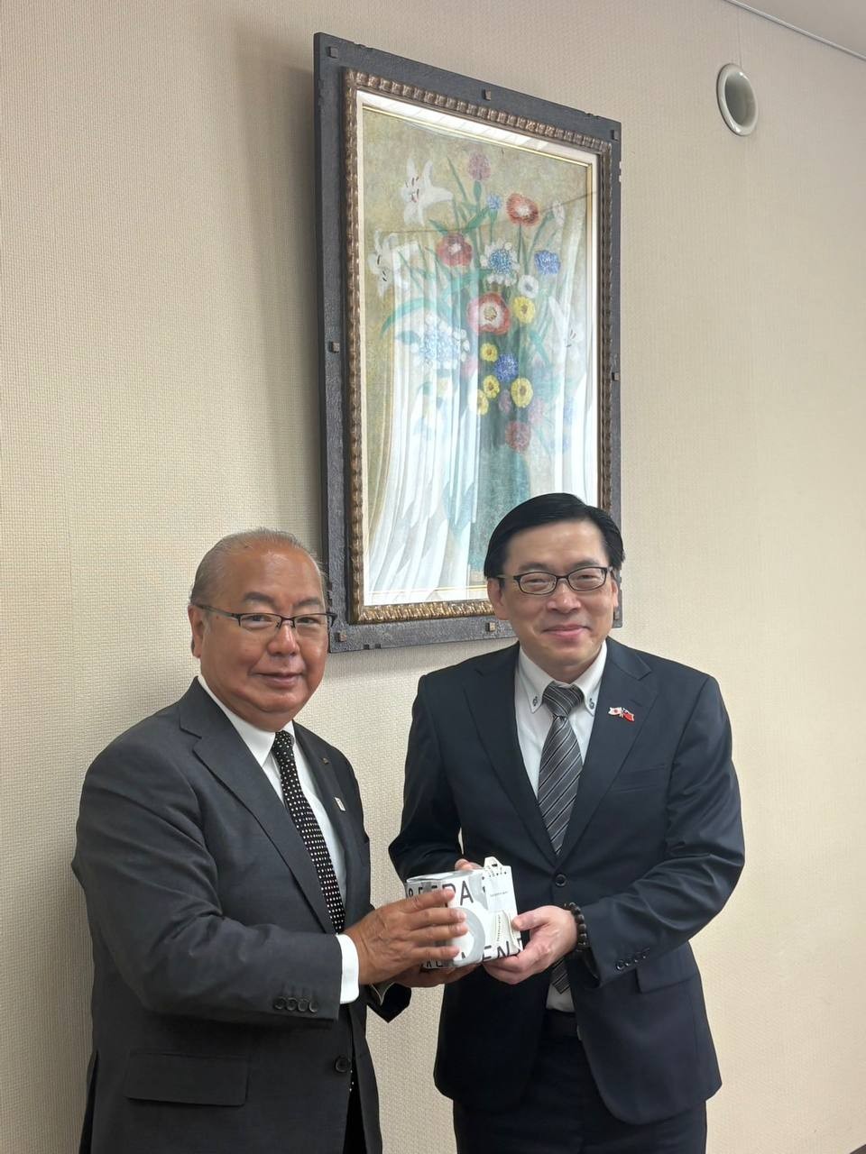 范處長與知事合影