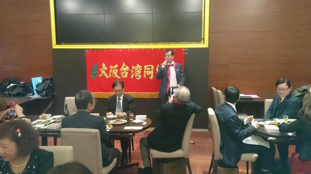 6.大阪台湾同郷会の王坤保会長は慰労会で挨拶を述べた