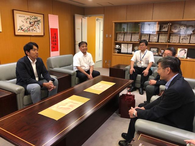 1.本処蘇処長（右一）が松原市澤井市長（左一）を訪問