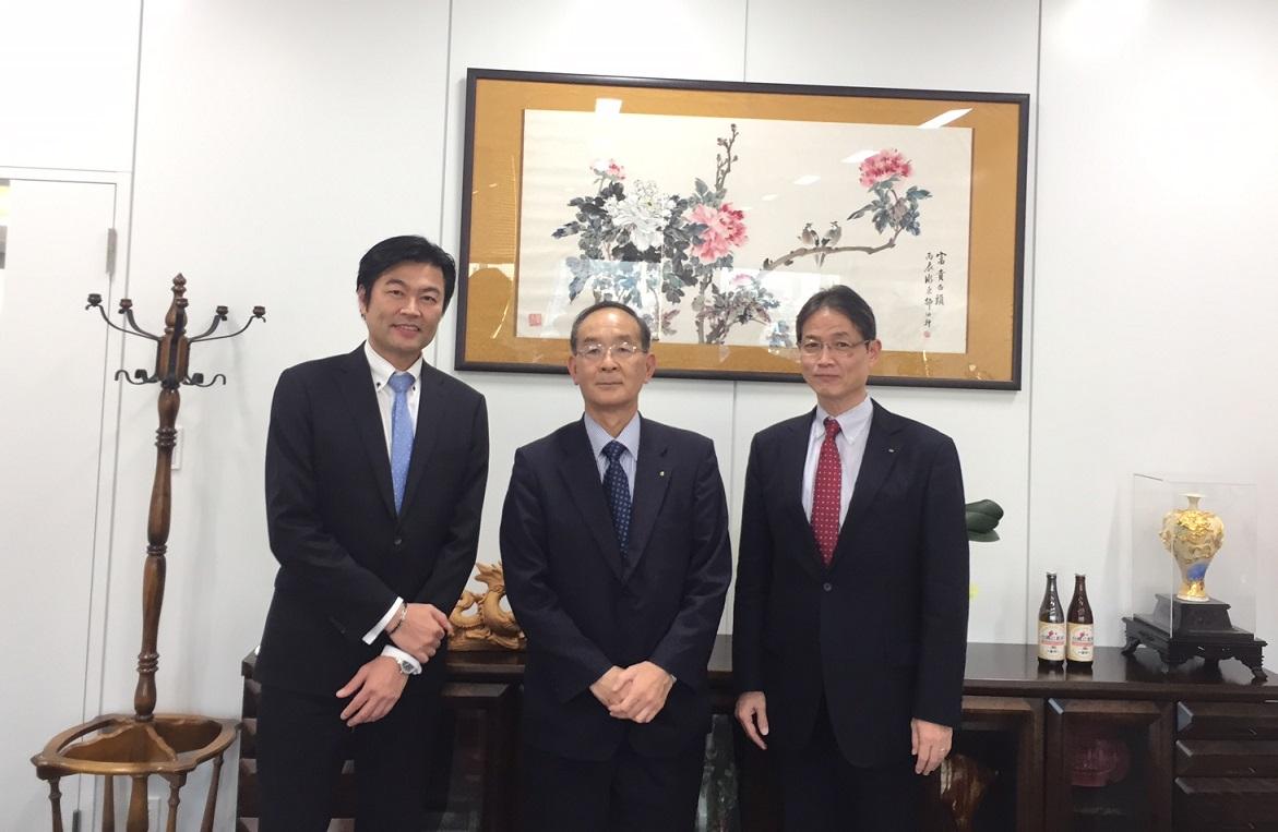 1.李処長(左)、豊井副市長(中央)