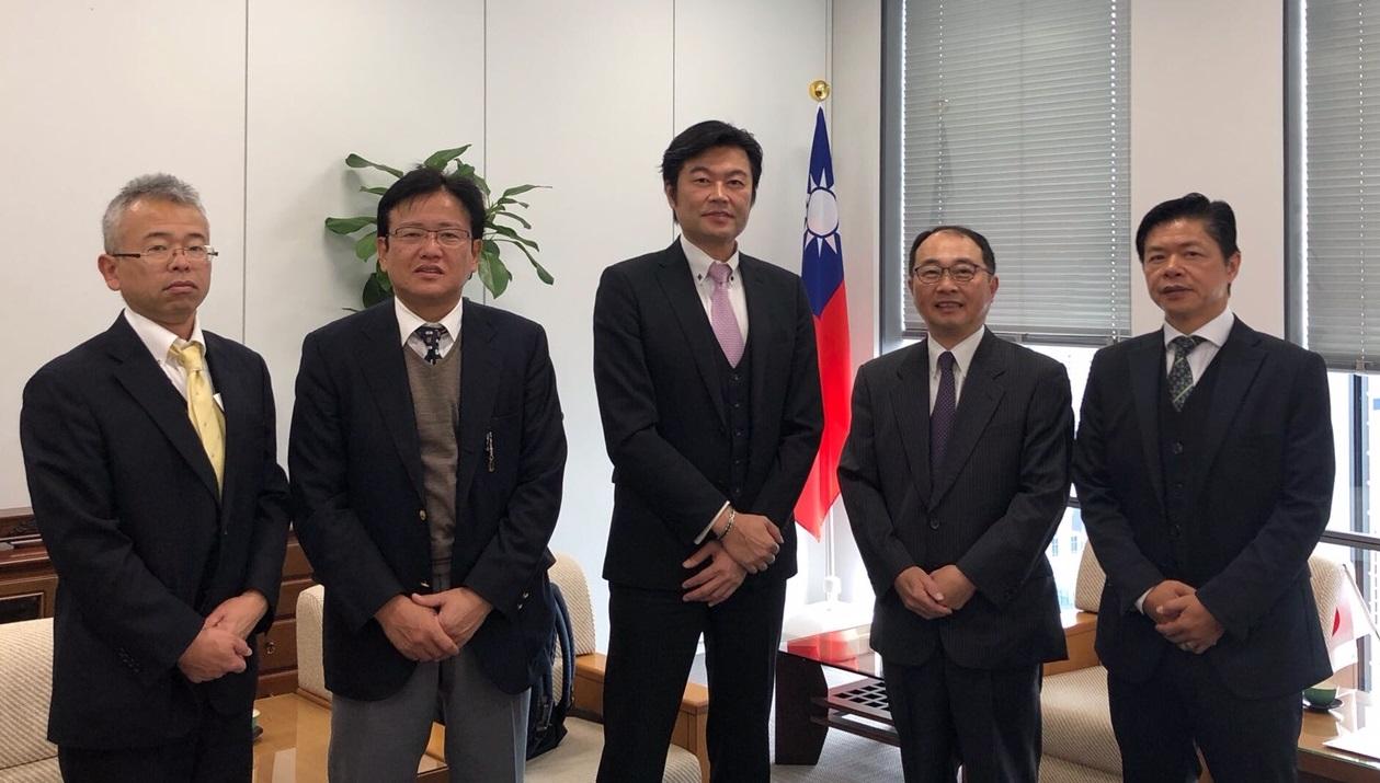 李処長（中央）と稲葉社長（右2）等