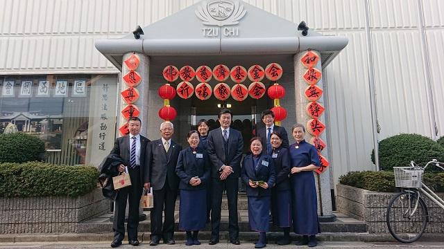 3.李世丙・処長(中央)、許麗香・執行長(左3)、深小青(右前3)、永野孝男・前会長(左2)