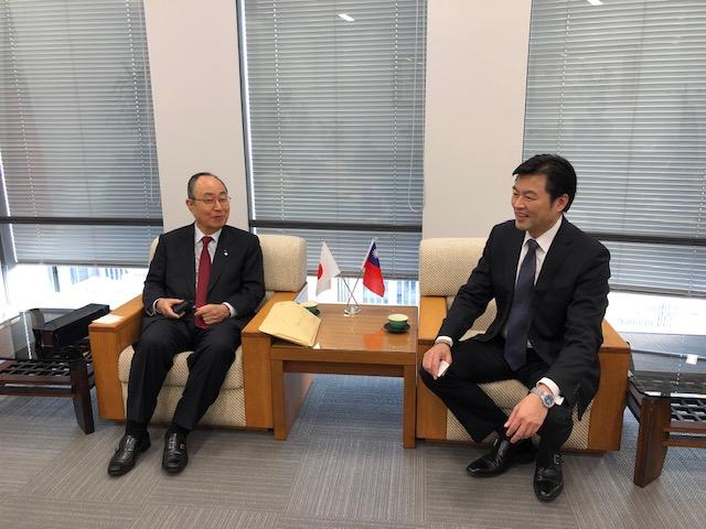 李処長(右) と江口・前參議員（左）